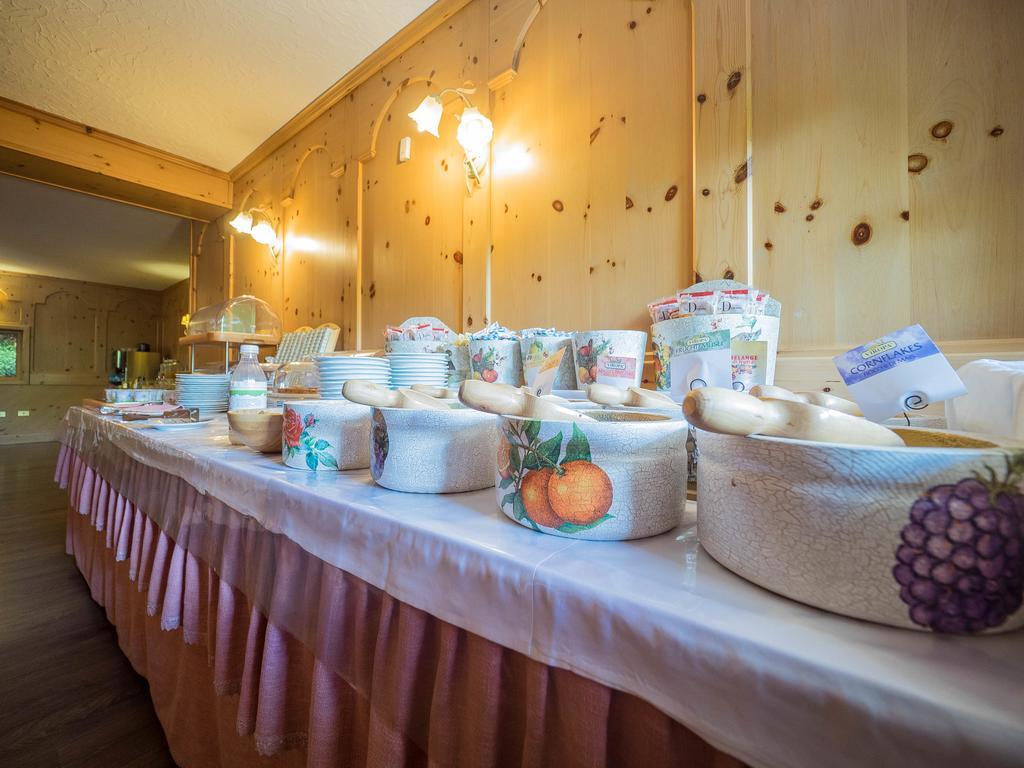 Hotel Baita Della Luna Ливиньо Екстериор снимка