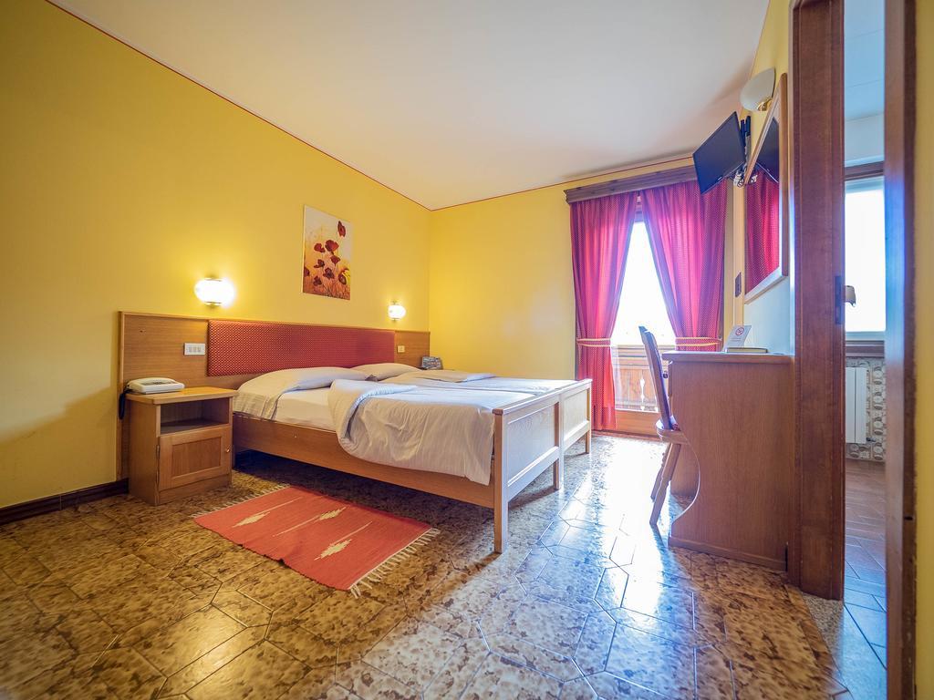 Hotel Baita Della Luna Ливиньо Екстериор снимка